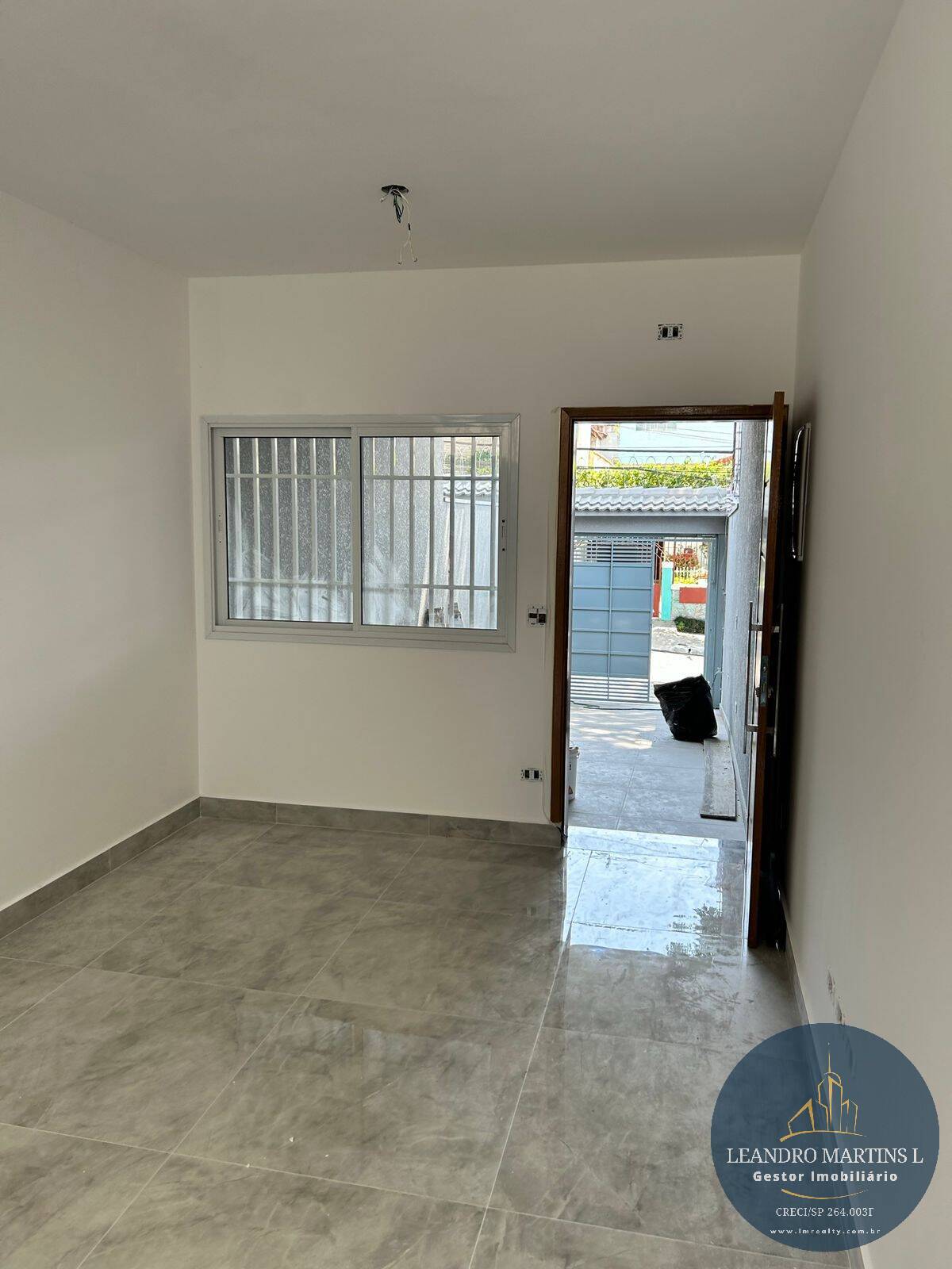 Casa à venda com 3 quartos, 141m² - Foto 1