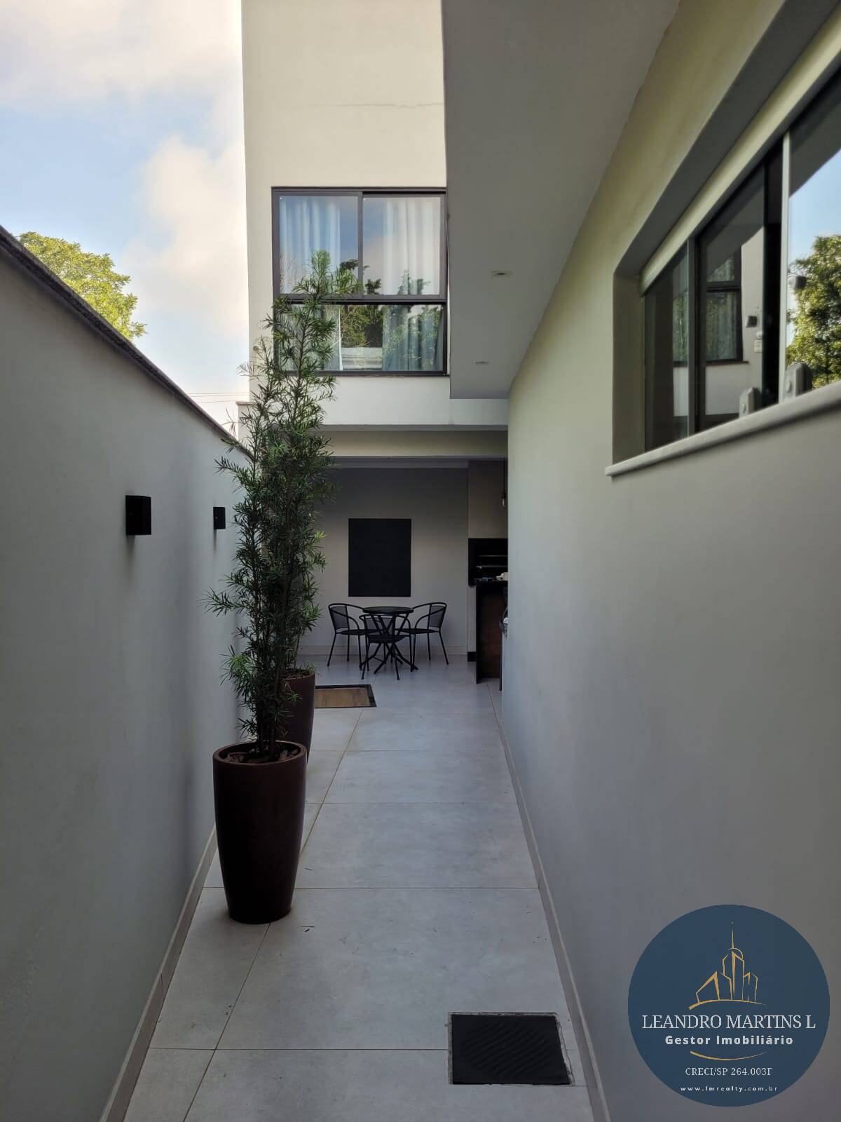 Casa à venda com 3 quartos, 130m² - Foto 2